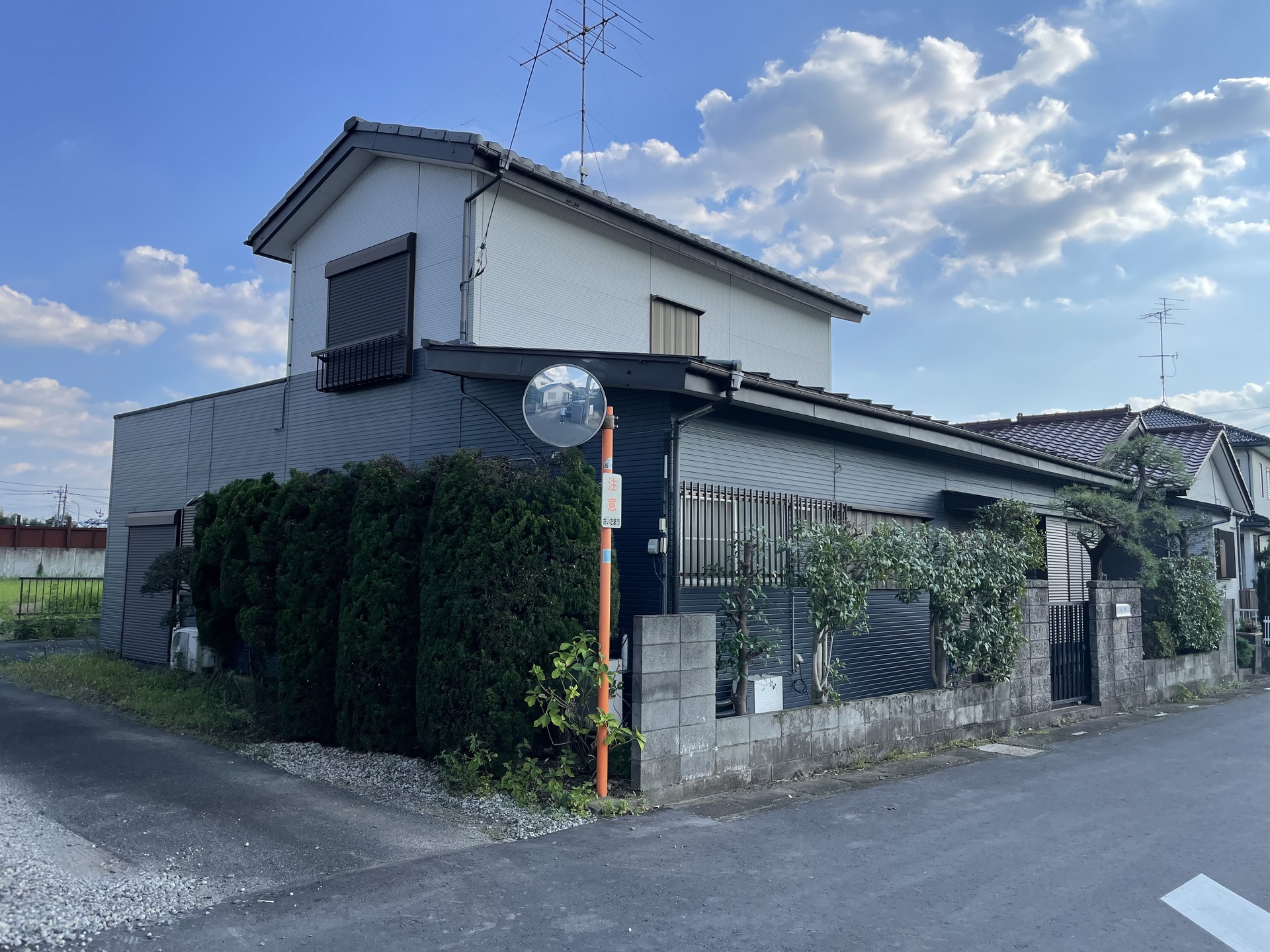 飯田新田の家 剪定後の庭