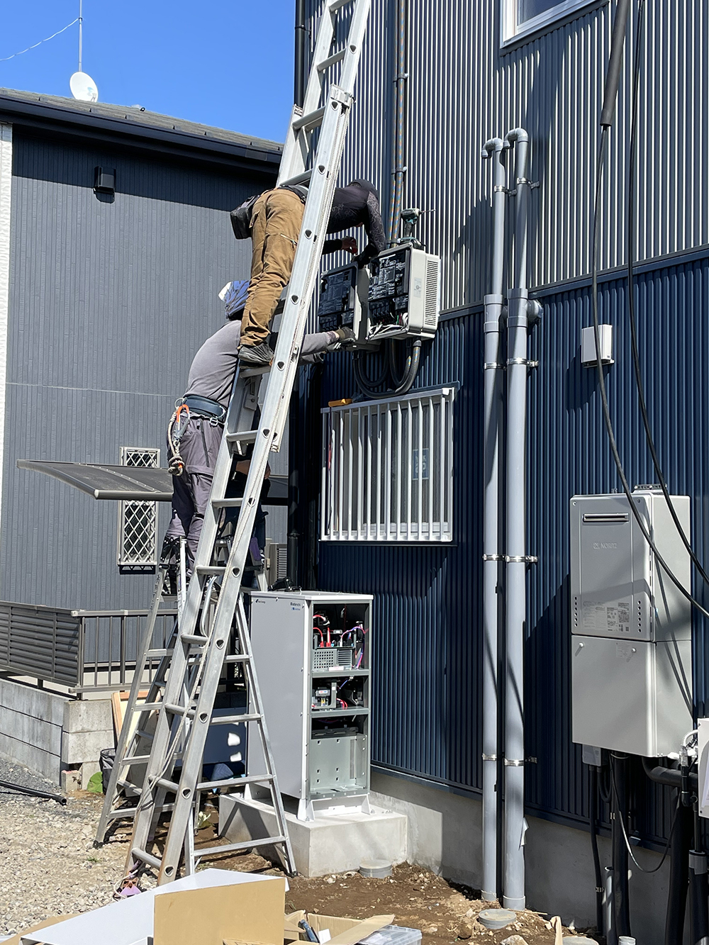 本郷町の家 さいたま市 新築事例 太陽光発電・太陽熱温水器の接続